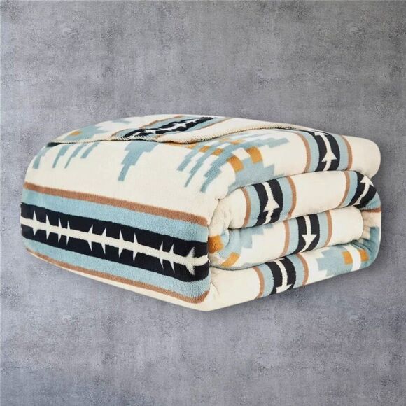 QUEEN SIZE Pendleton plush blanket - NEW WITH TAGS - Picture 2 of 5